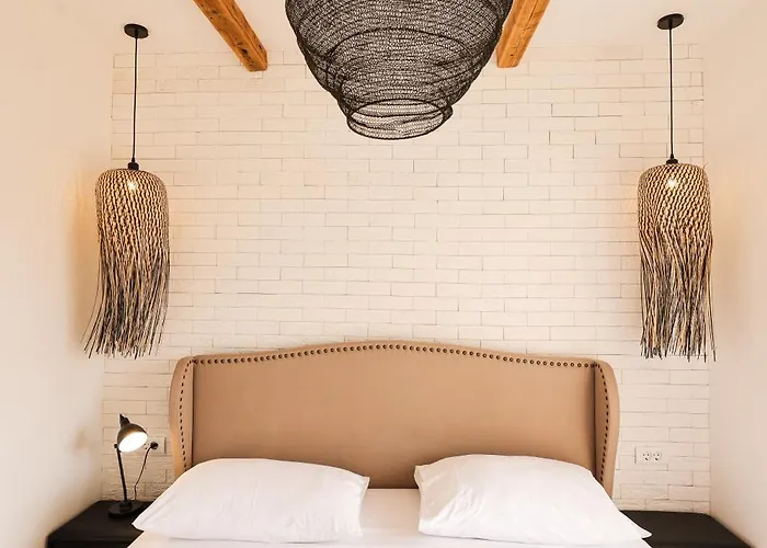 Della ביוגראד נה מורו