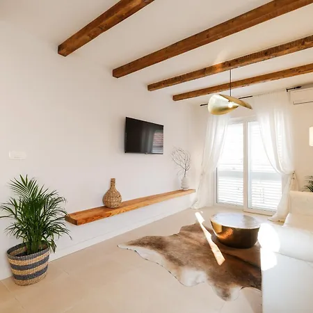 Della Biograd Na Moru